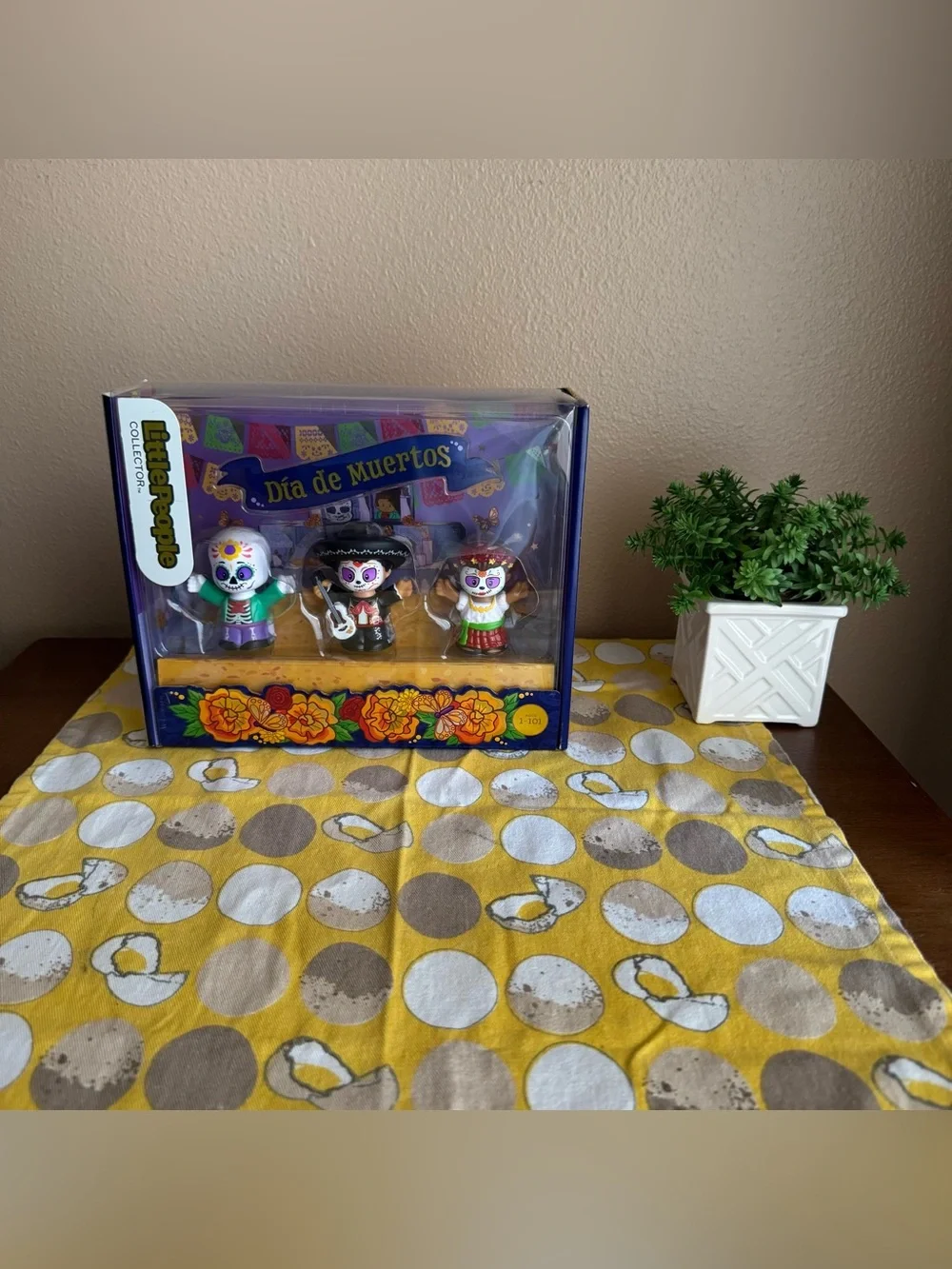 Little People new in box Dia de Muertos set of 3